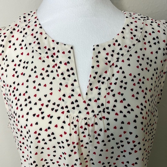 Van Heusen cream heart sleeveless v neck top size medium - Picture 2 of 10